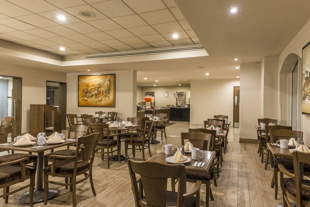 Four Points By Sheraton Galerias Monterrey Luaran gambar The restaurant at the hotel