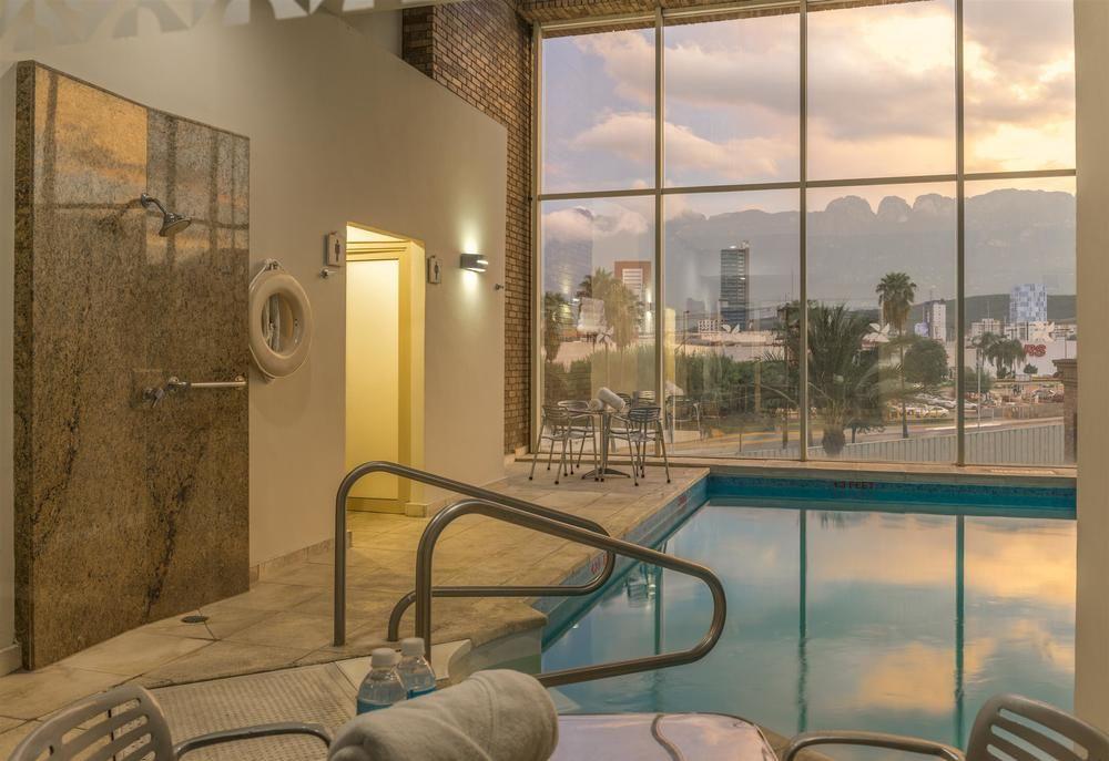 Four Points By Sheraton Galerias Monterrey Luaran gambar Spa at the Four Seasons Hotel