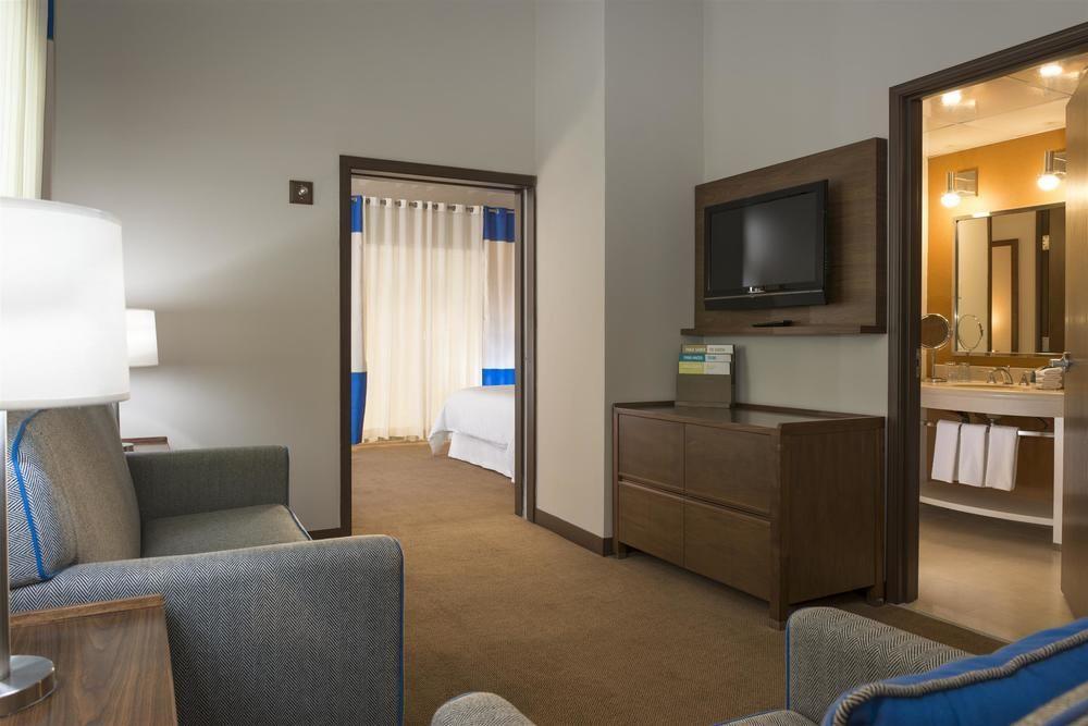 Four Points By Sheraton Galerias Monterrey Luaran gambar A typical suite at the Residence Inn