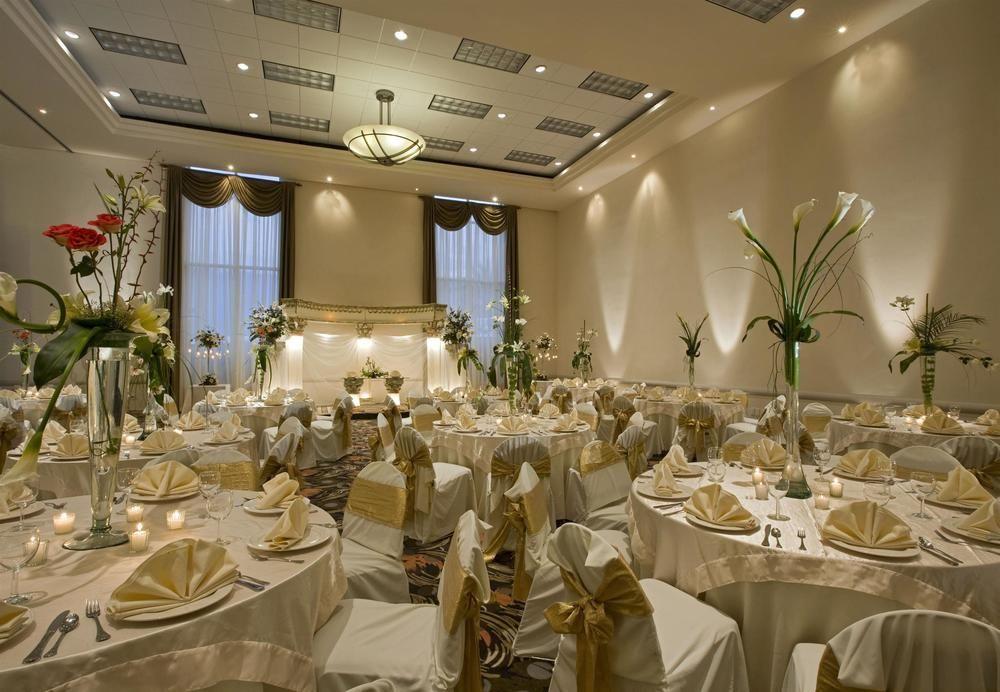 Four Points By Sheraton Galerias Monterrey Luaran gambar A wedding reception