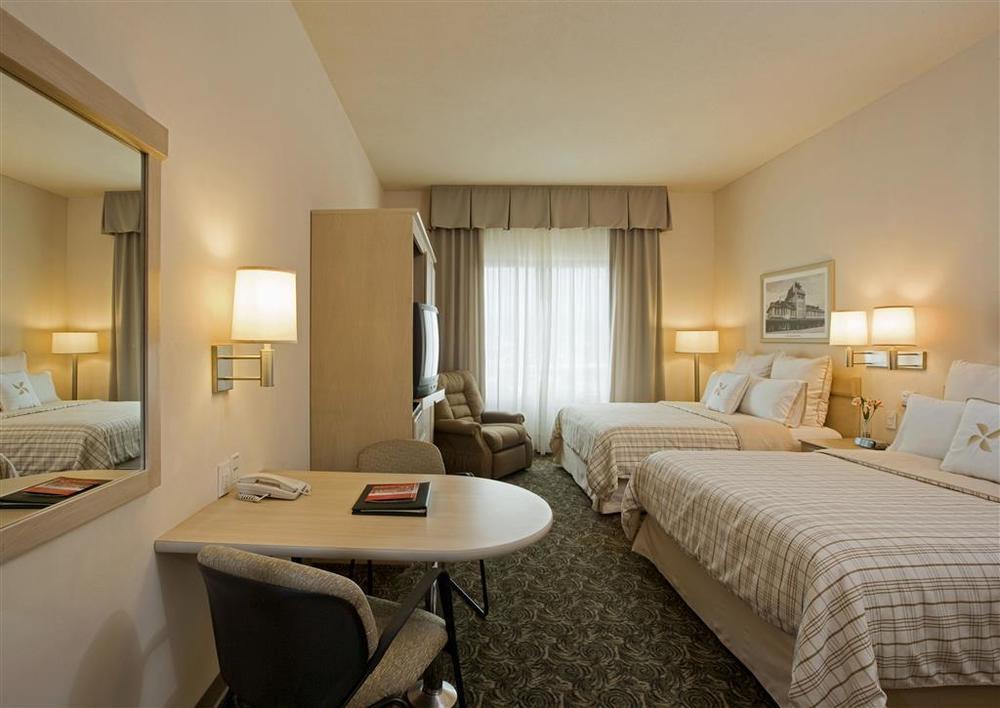Four Points By Sheraton Galerias Monterrey Bilik gambar A typical hotel room