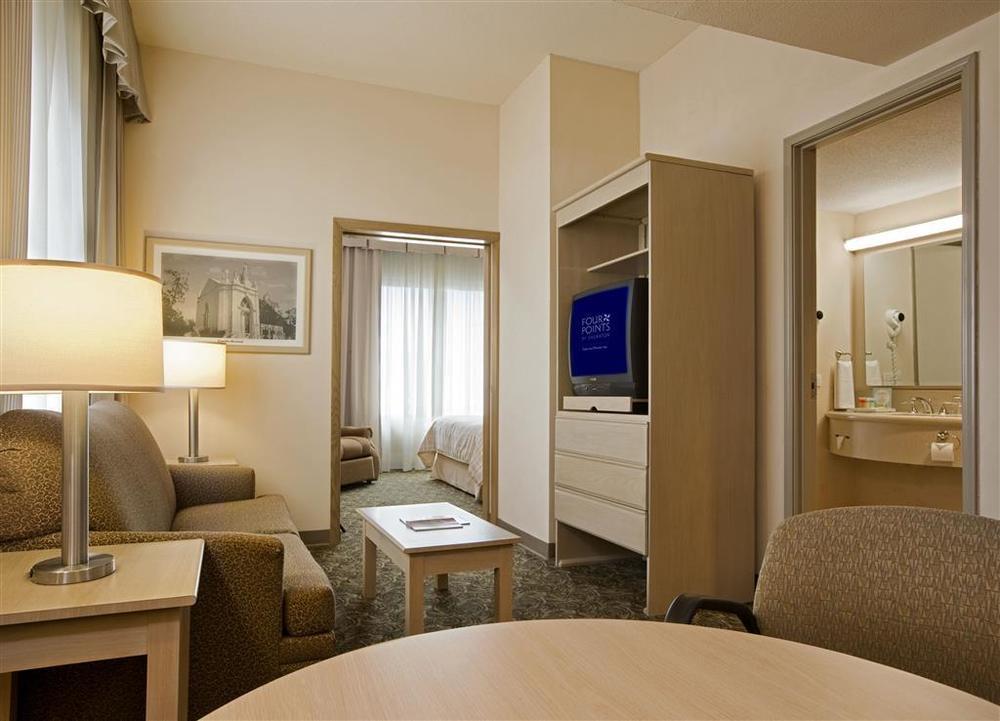 Four Points By Sheraton Galerias Monterrey Luaran gambar A typical suite at the Hilton Prague