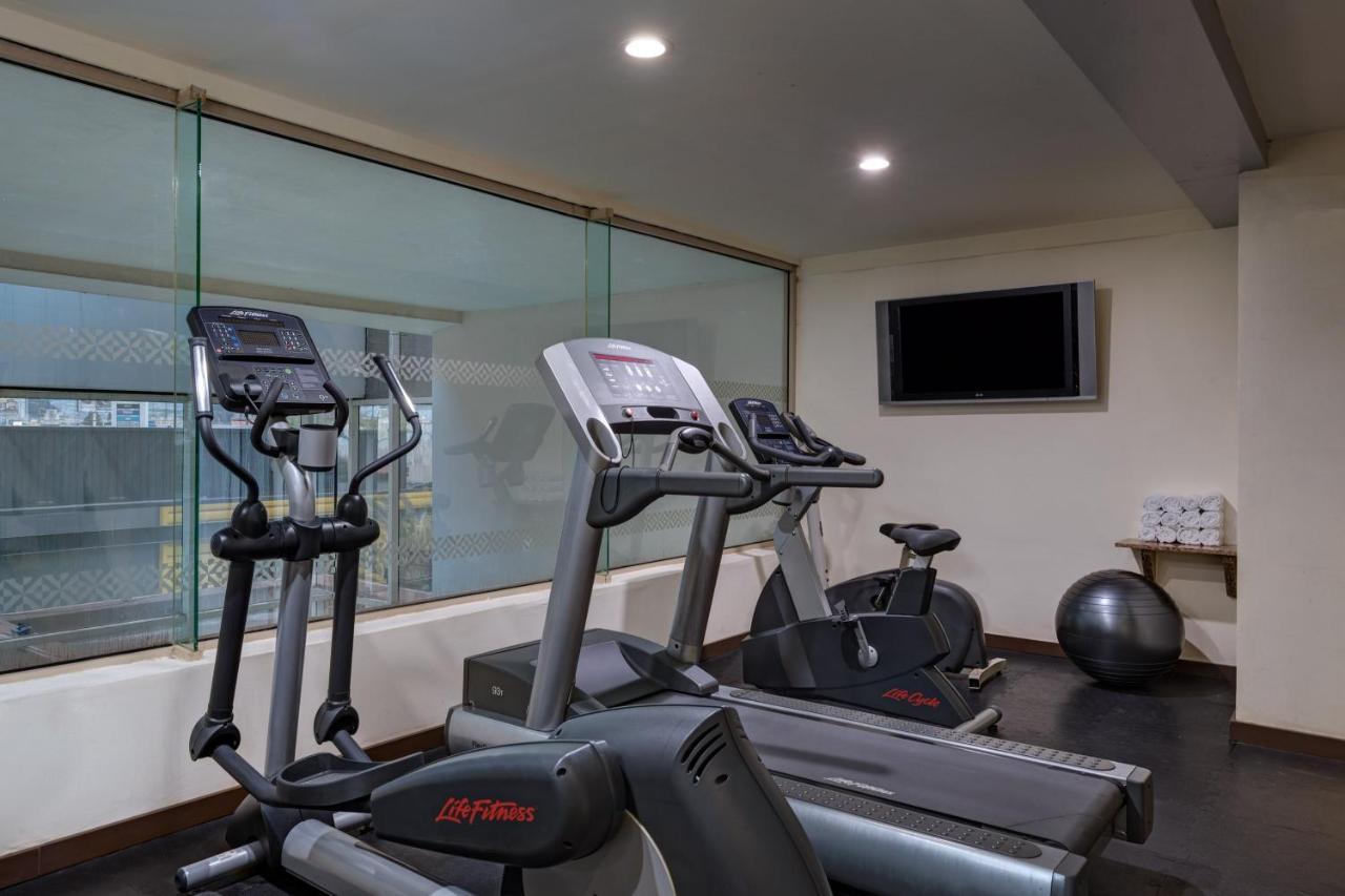 Four Points By Sheraton Galerias Monterrey Luaran gambar The gym at the hotel