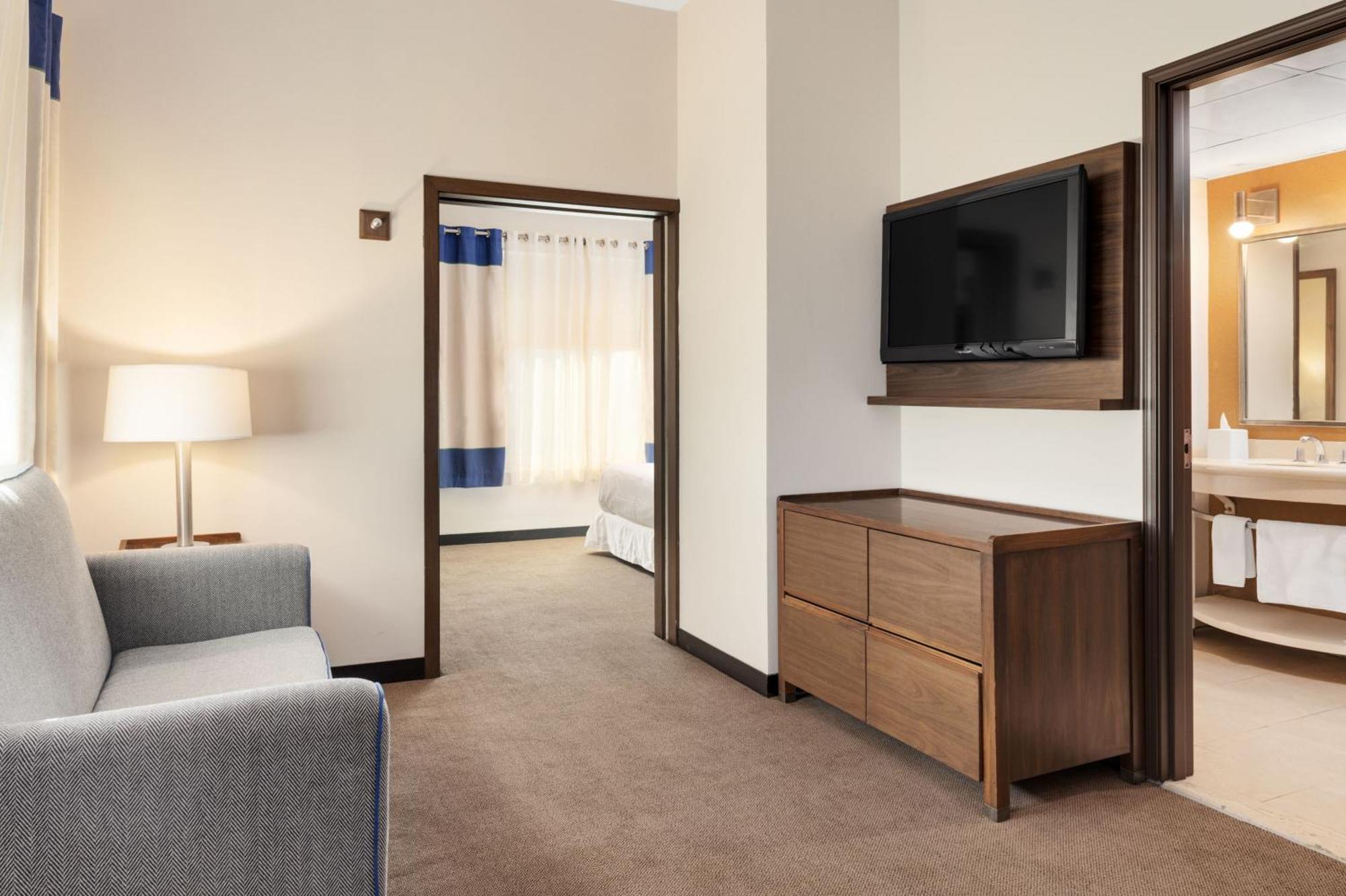 Four Points By Sheraton Galerias Monterrey Luaran gambar A typical suite at the Residence Inn