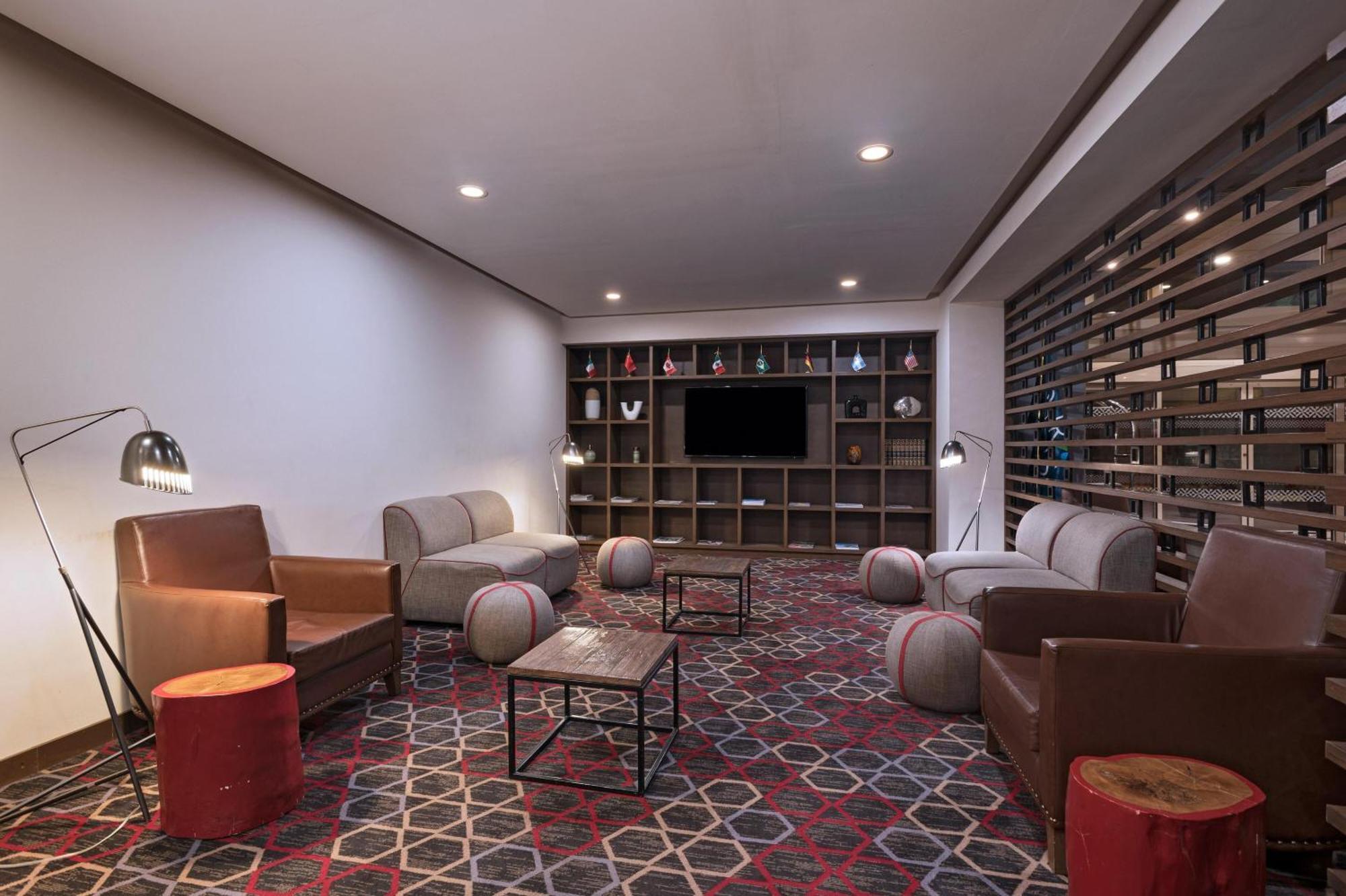Four Points By Sheraton Galerias Monterrey Luaran gambar Library